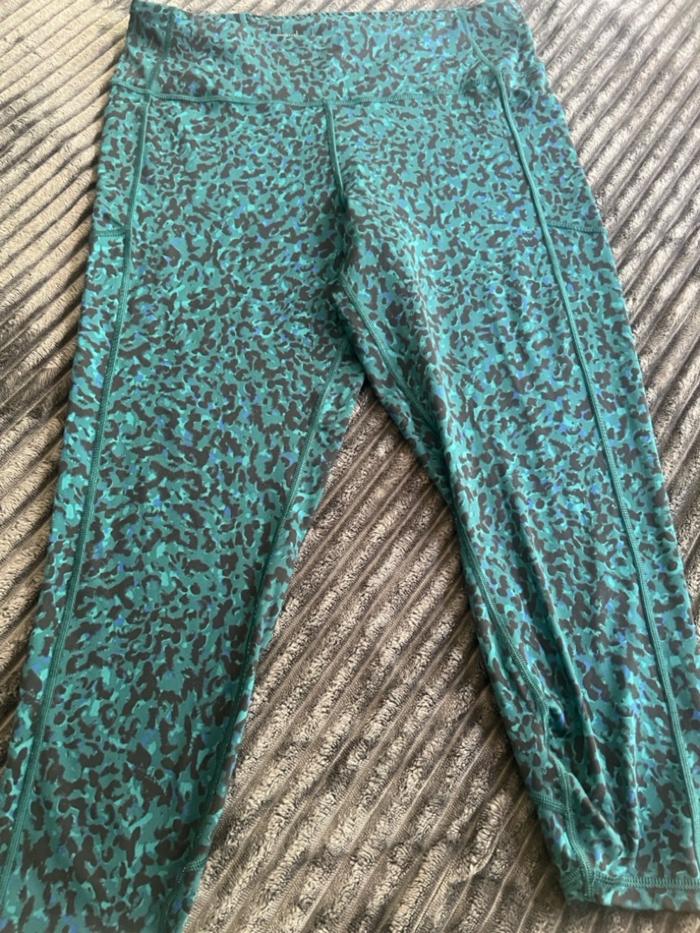 Victoria's Secret Teal & Black Animal Print Capri Leggings